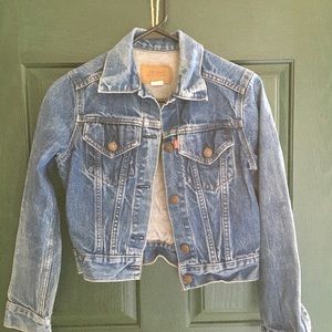 Levi’s jean jacket size small